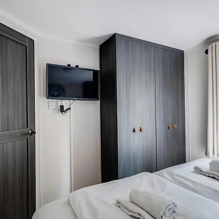 Veluwe Luxury With Private Sauna And Hot Tub - Swimming Pool Tennis Court Supermarket Bowling Alley Theatre And Entertainment For Children 公寓 *