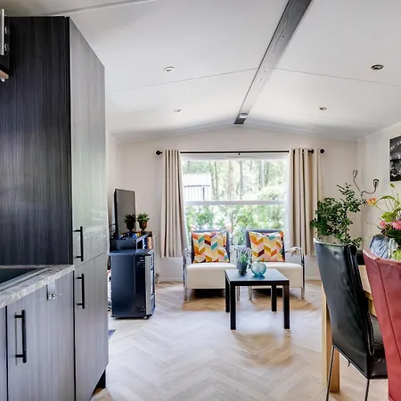 Apartmán Veluwe Luxury With Private Sauna And Hot Tub - Swimming Pool Tennis Court Supermarket Bowling Alley Theatre And Entertainment For Children Hoenderloo